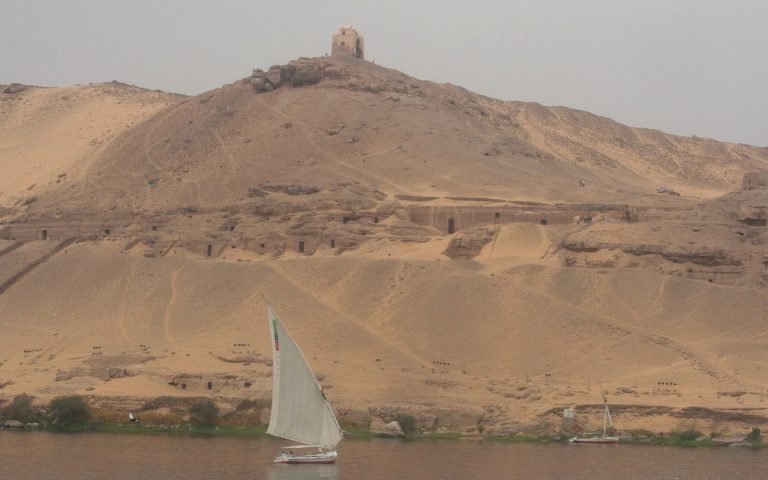 Felouque naviguant sur le Nil en Égypte
