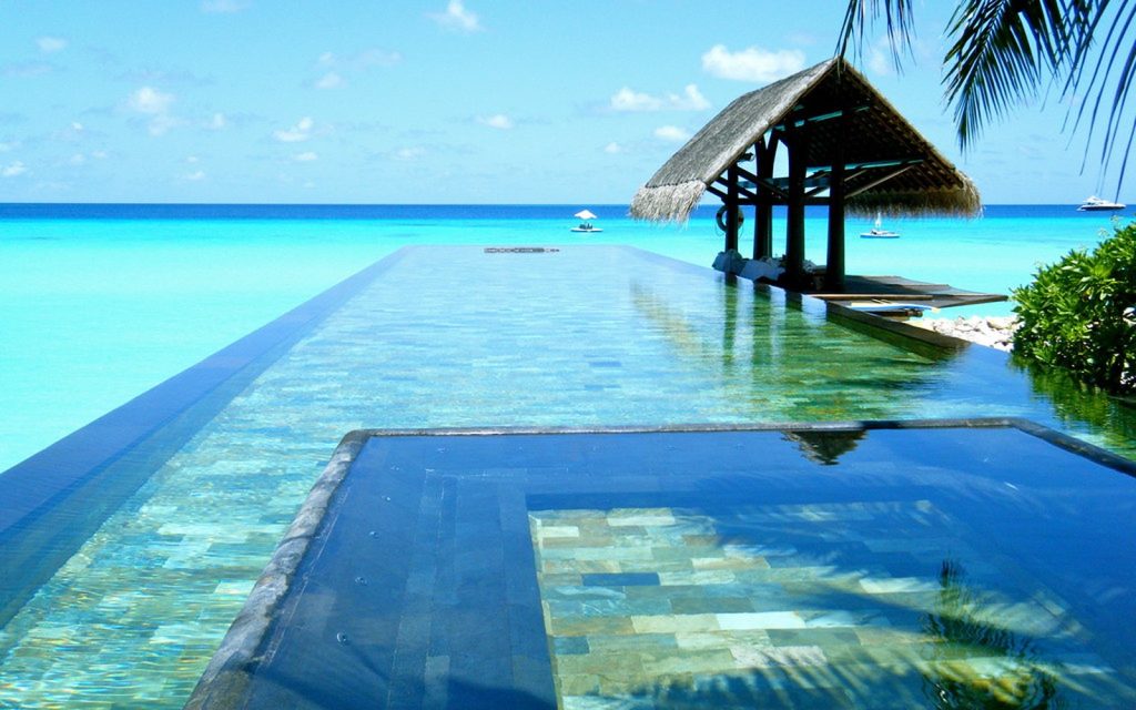 Destination luxe avec piscine infinity