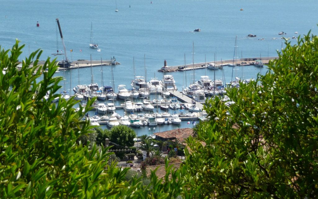 Porto-Vecchio en Corse entre marina, mer turquoise et villas méditerranéennes