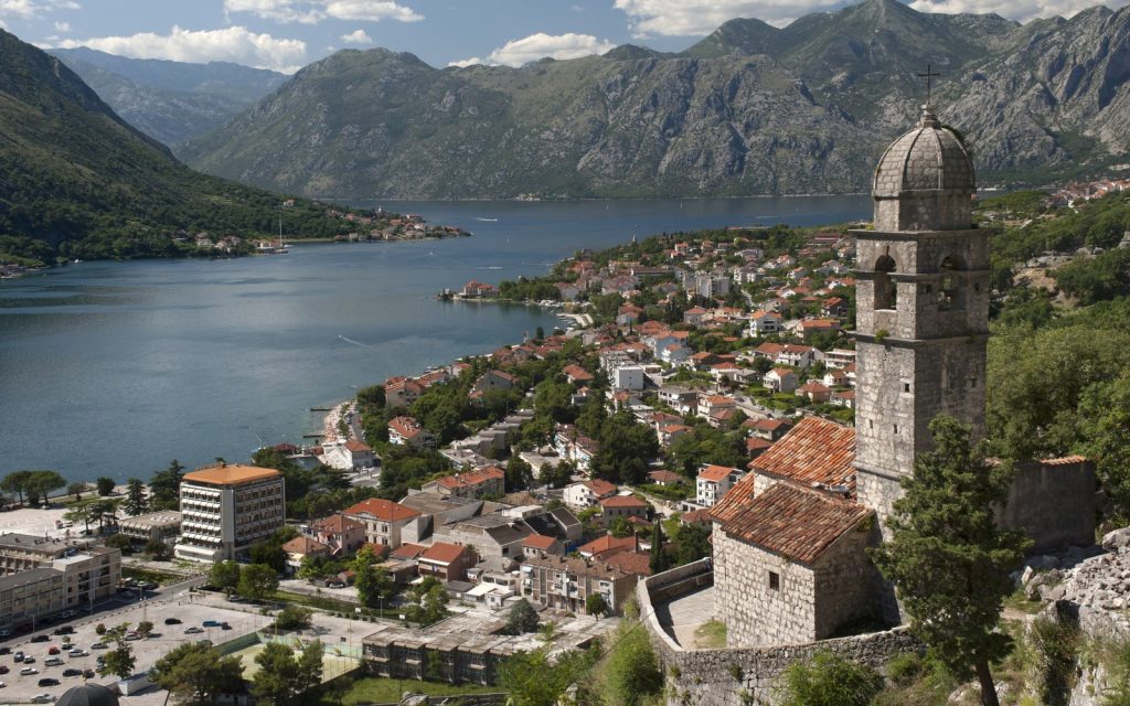 Photo réaliste liée à Le fjord de Kotor : une merveille naturelle à découvrir ?