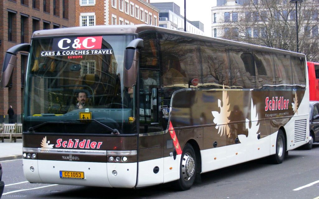 Autocar de tourisme pour un voyage à la journée confortable en Europe