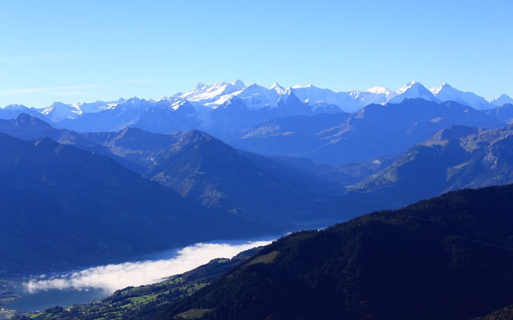 Photo réaliste liée à Quels sont les incontournables à découvrir en Suisse au mois d’avril?