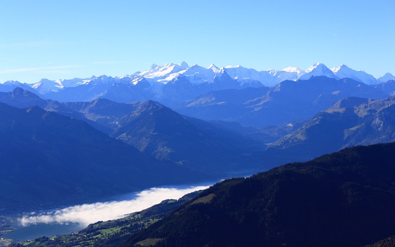Ambiance montagne et neige pour un séjour familial premium en Laponie