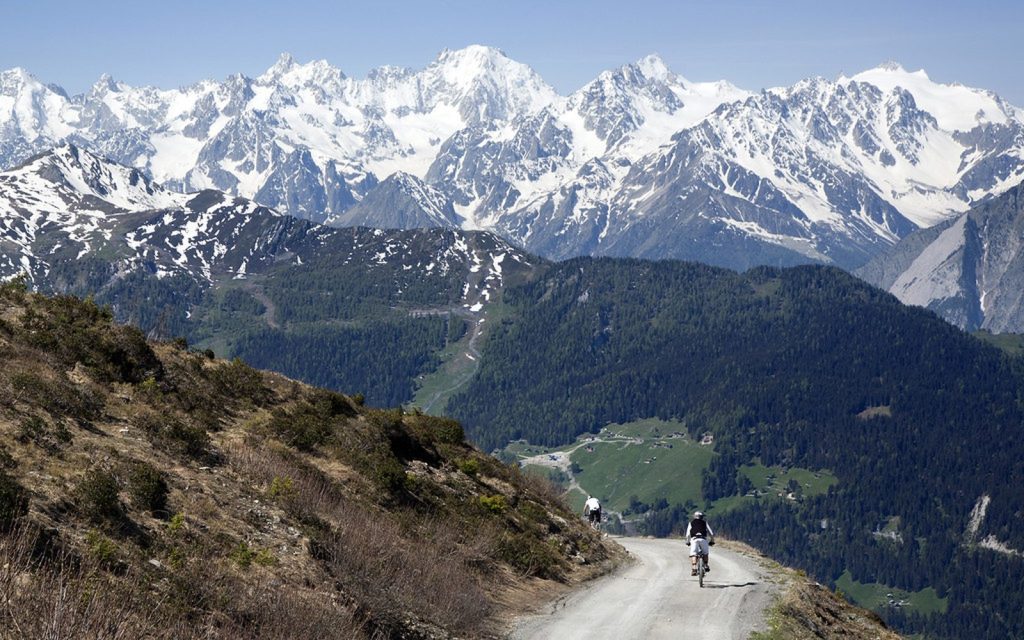 Photo réaliste liée à Qu’est-ce qui rend la Vallée Blanche à Verbier si unique ?