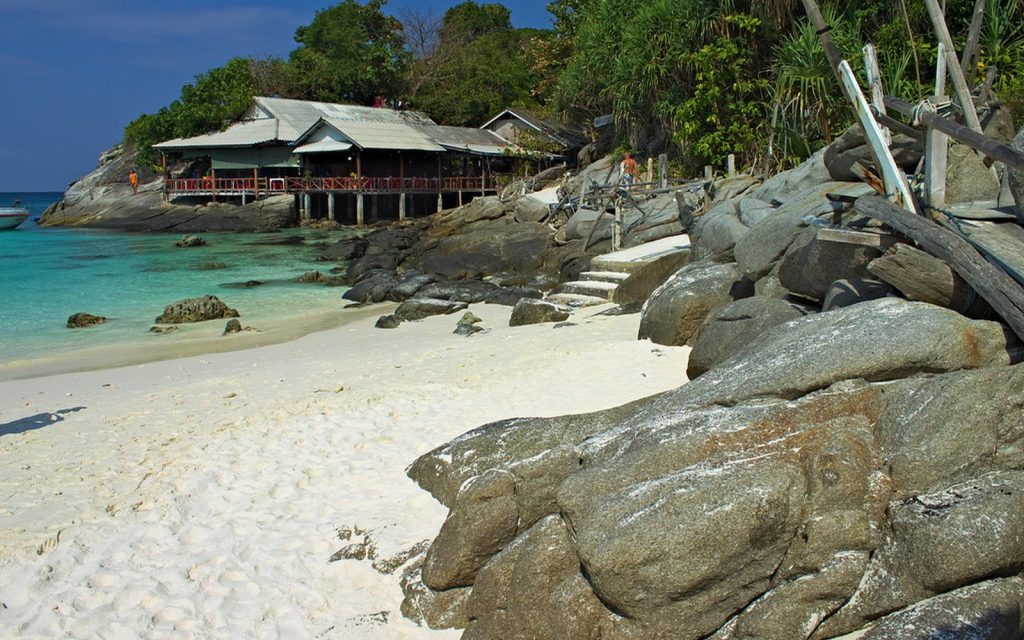 Photo réaliste liée à Découvrir une île paradisiaque : guide complet pour un séjour inoubliable