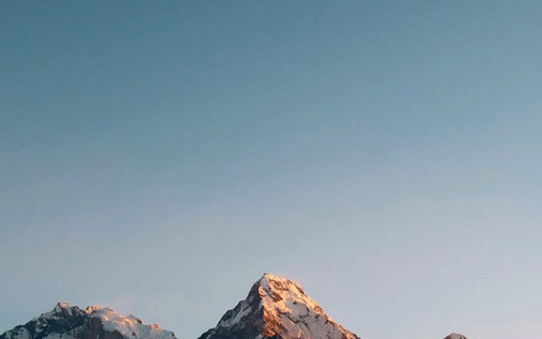 Paysage himalayen au Népal pour préparer un itinéraire premium de 15 jours